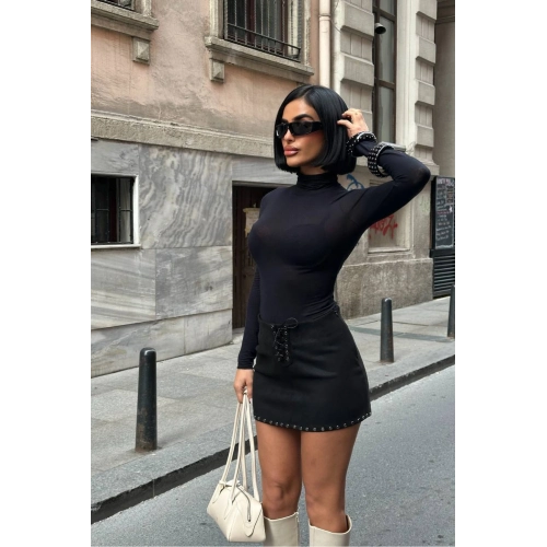 Kuşgözlü Detaylı Siyah Süet Mini Etek