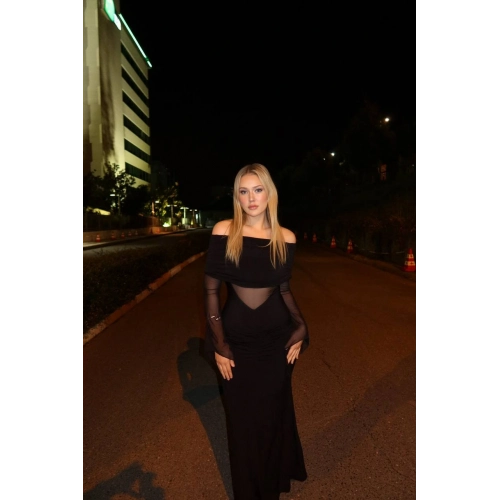 Madonna Yaka Tül Dekolte Detaylı Siyah Maxi Boy Elbise