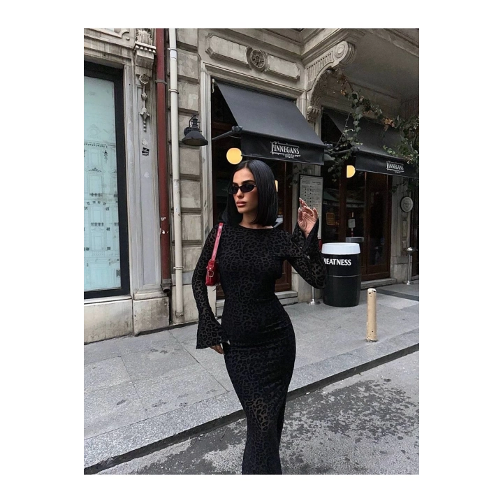 Kadın Flok Baskılı Sırt Dekolteli Uzun Kollu Maxi Boy Siyah Elbise