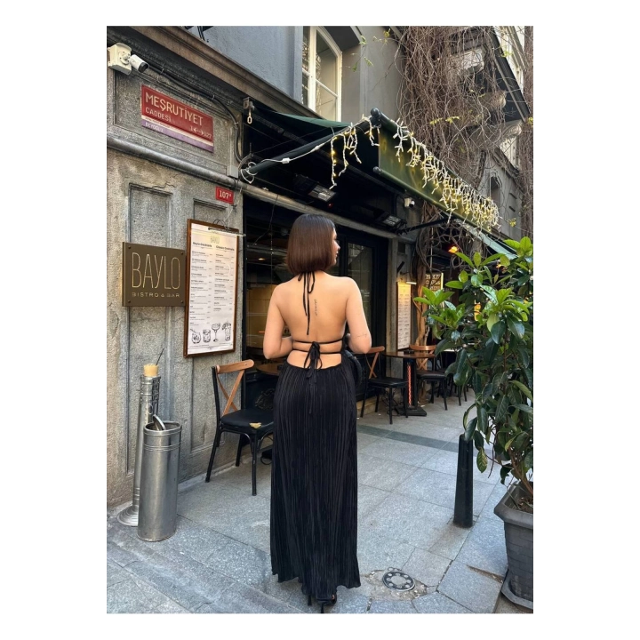 Halter Yaka Uzun Pliseli Kumaş Siyah Elbise