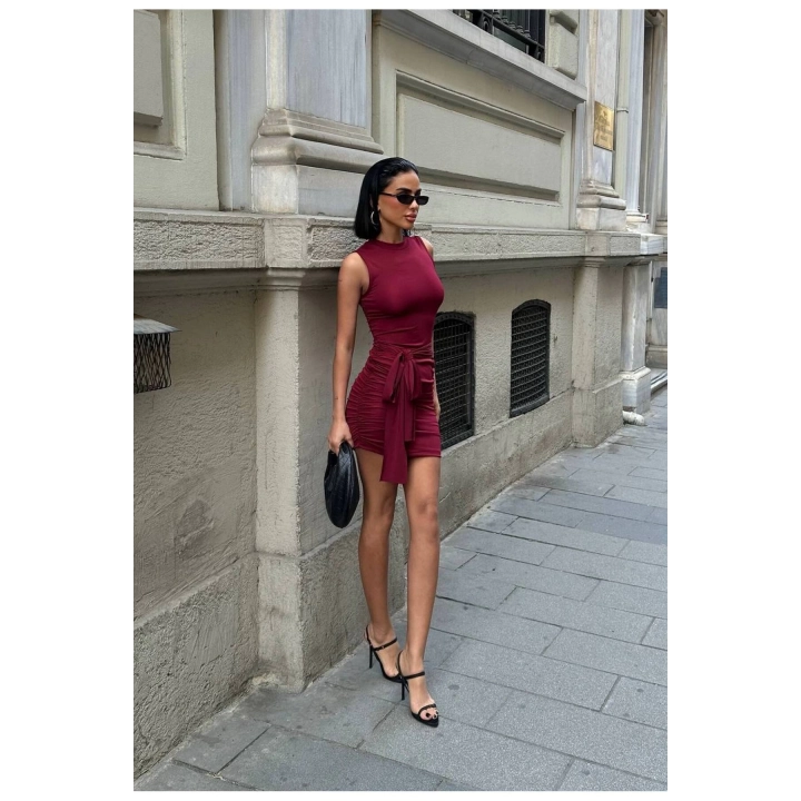Sıfır Kol Halter Yaka Kuşak Detaylı Bordo Elbise