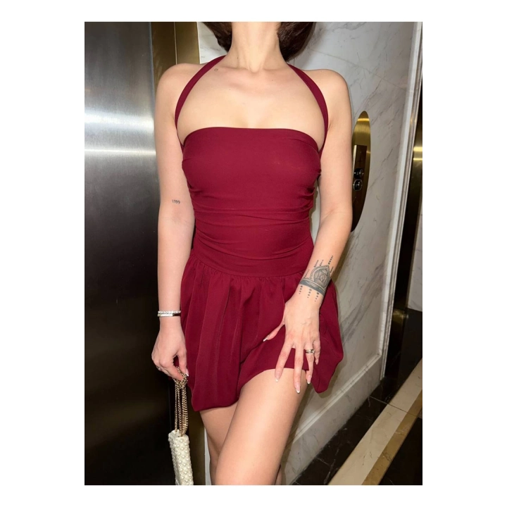 Straplez Formlu Halter Yaka Şortlu Mini Elbise