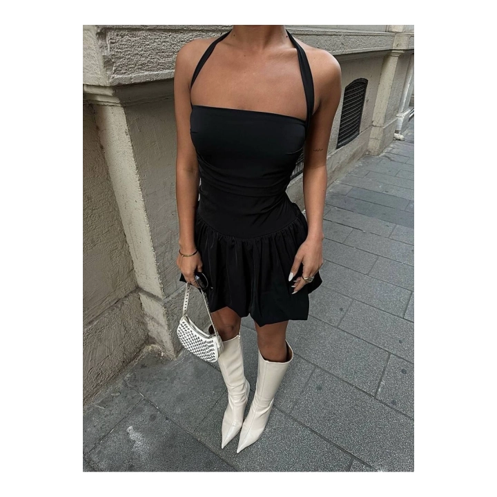 Straplez Formlu Halter Yaka Şortlu Mini Elbise