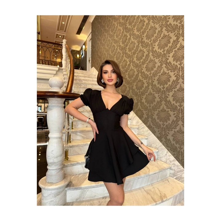 Korse Detaylı Kat Etekli V Yaka Mini Siyah Elbise