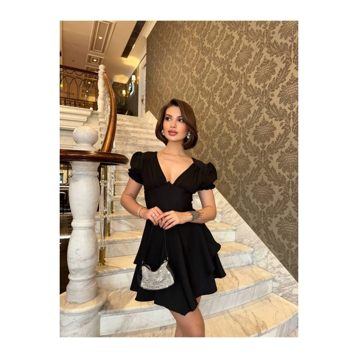 Korse Detaylı Kat Etekli V Yaka Mini Siyah Elbise