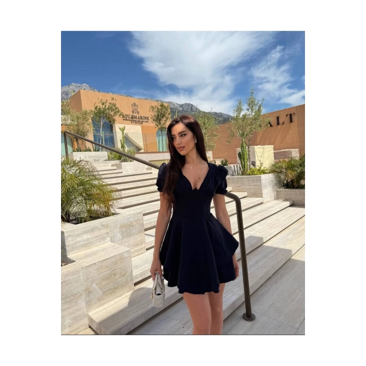 Korse Detaylı Kat Etekli V Yaka Mini Siyah Elbise