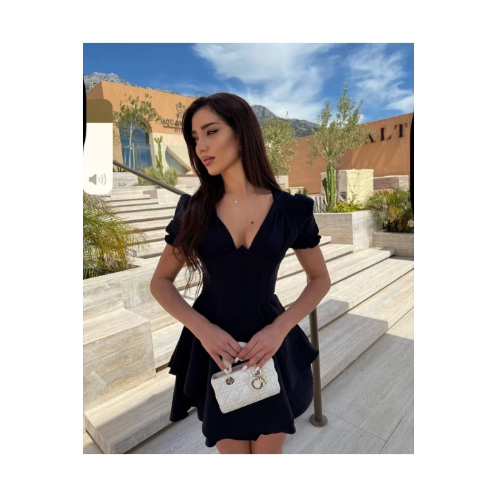 Korse Detaylı Kat Etekli V Yaka Mini Siyah Elbise