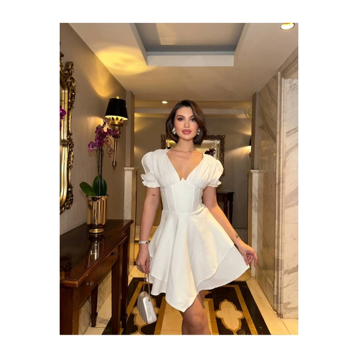 Korse Detaylı Kat Etekli V Yaka Mini Beyaz Elbise