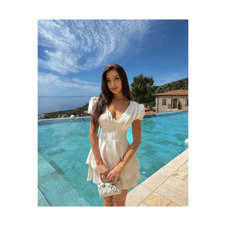 Korse Detaylı Kat Etekli V Yaka Mini Beyaz Elbise