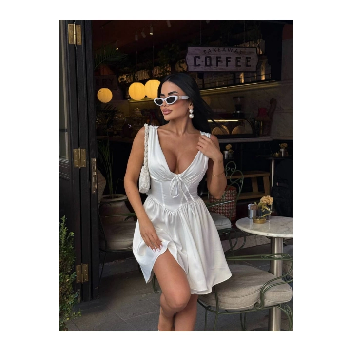 Korsaj Detaylı Şortlu Saten Elbise