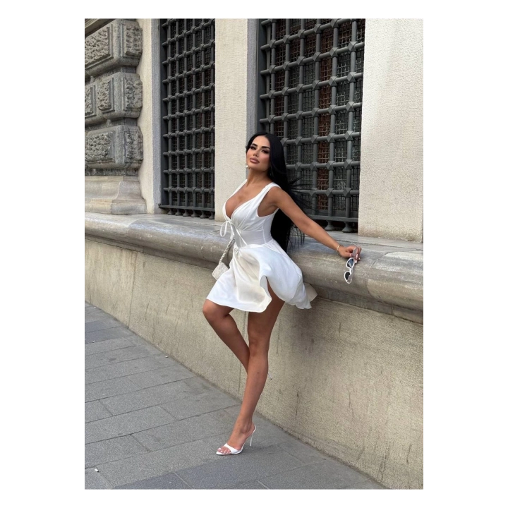 Korsaj Detaylı Şortlu Saten Elbise