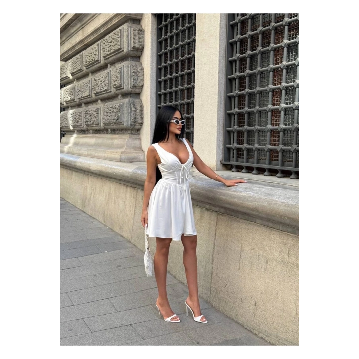 Korsaj Detaylı Şortlu Saten Elbise