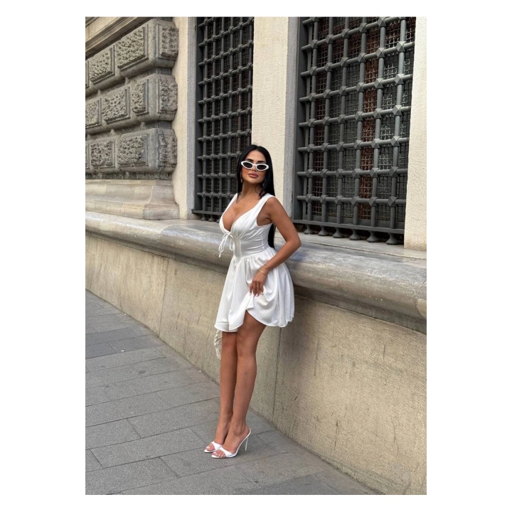 Korsaj Detaylı Şortlu Saten Elbise