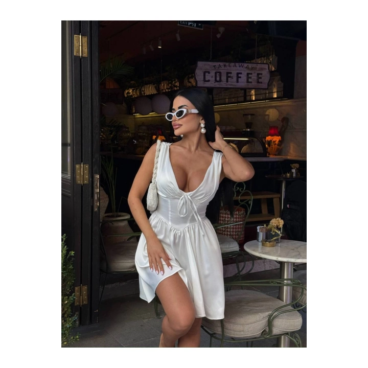 Korsaj Detaylı Şortlu Saten Elbise