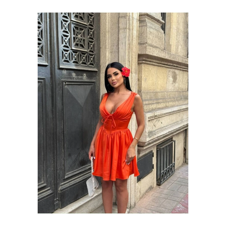 Korsaj Detaylı Şortlu Saten Elbise