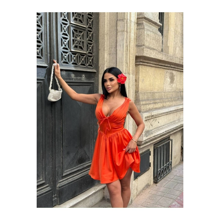 Korsaj Detaylı Şortlu Saten Elbise