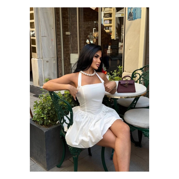 Boyundan Bağlamalı Kare Yaka Balon Astarlı Mini Beyaz Elbise