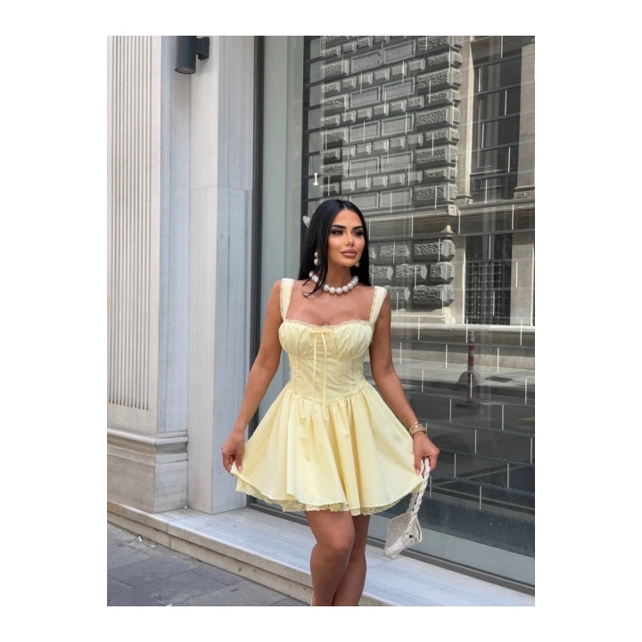Korse Görünümlü Dantel Detaylı Sarı Astarlı Askılı Mini Elbise
