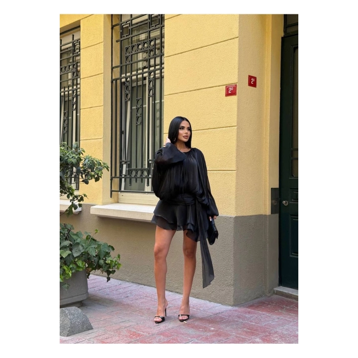 Kadın Siyah Şifon Dökümlü Volanlı Kuşak Detaylı Şortlu Uzun Kollu Mini Boy Elbise