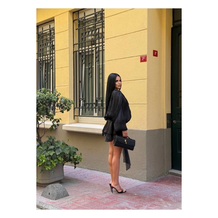 Kadın Siyah Şifon Dökümlü Volanlı Kuşak Detaylı Şortlu Uzun Kollu Mini Boy Elbise