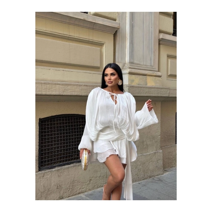 Kadın Beyaz Şifon Dökümlü Volanlı Kuşak Detaylı Şortlu Uzun Kollu Mini Boy Elbise