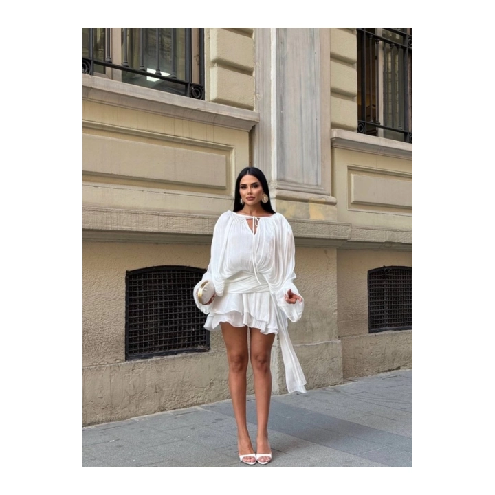 Kadın Beyaz Şifon Dökümlü Volanlı Kuşak Detaylı Şortlu Uzun Kollu Mini Boy Elbise