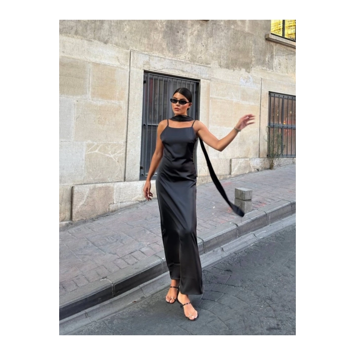 Kadın Saten Sırt Dekolteli İnce Askılı Şal Detaylı Esnek Kumaş Maxi Boy Siyah Elbise