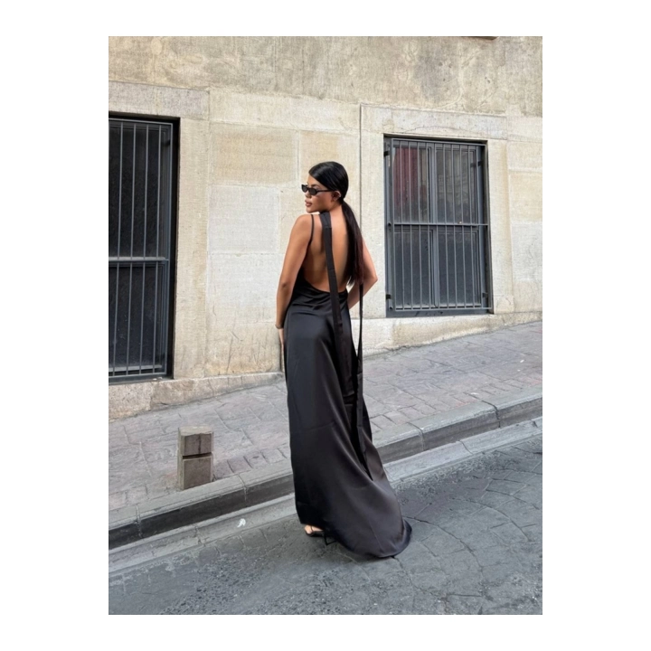Kadın Saten Sırt Dekolteli İnce Askılı Şal Detaylı Esnek Kumaş Maxi Boy Siyah Elbise
