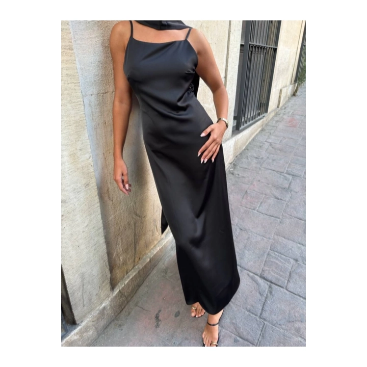 Kadın Saten Sırt Dekolteli İnce Askılı Şal Detaylı Esnek Kumaş Maxi Boy Siyah Elbise