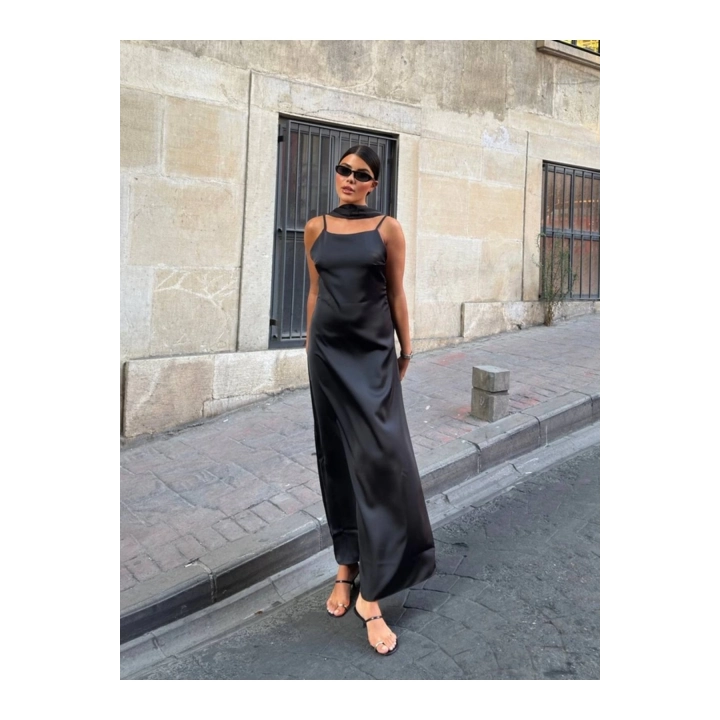 Kadın Saten Sırt Dekolteli İnce Askılı Şal Detaylı Esnek Kumaş Maxi Boy Siyah Elbise