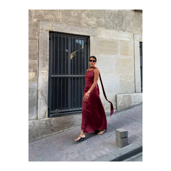 Kadın Saten Sırt Dekolteli İnce Askılı Şal Detaylı Esnek Kumaş Maxi Boy Bordo Elbise