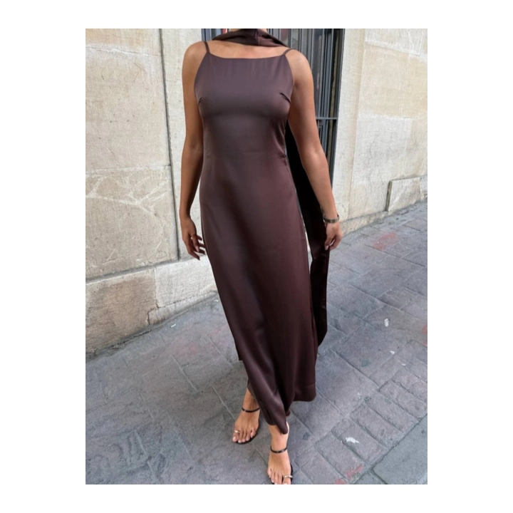 Kadın Saten Sırt Dekolteli İnce Askılı Şal Detaylı Esnek Kumaş Maxi Boy Kahverengi Elbise