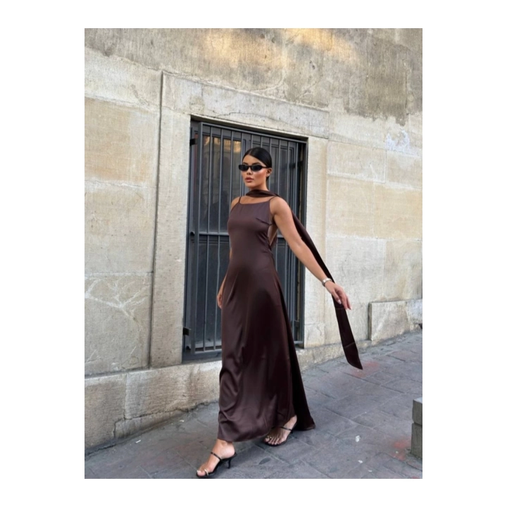 Kadın Saten Sırt Dekolteli İnce Askılı Şal Detaylı Esnek Kumaş Maxi Boy Kahverengi Elbise
