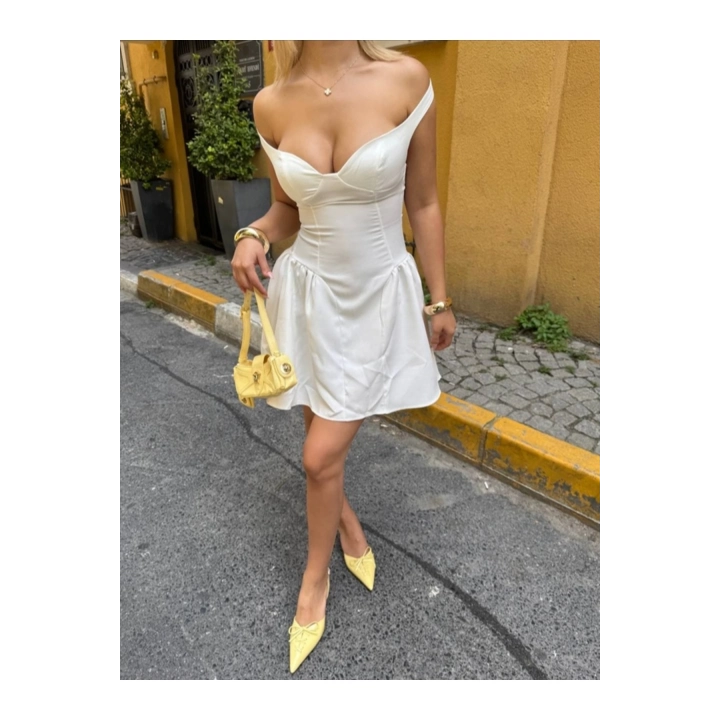 Kadın Lastikli Omzu Açık Göğüs Detaylı Fermuarlı Mini Boy Beyaz Elbise