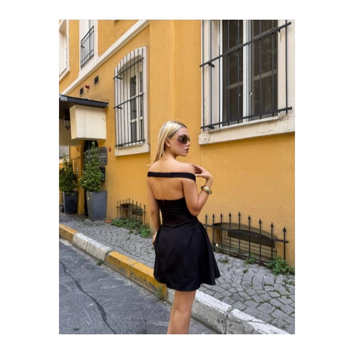 Kadın Lastikli Omzu Açık Göğüs Detaylı Fermuarlı Mini Boy Siyah Elbise