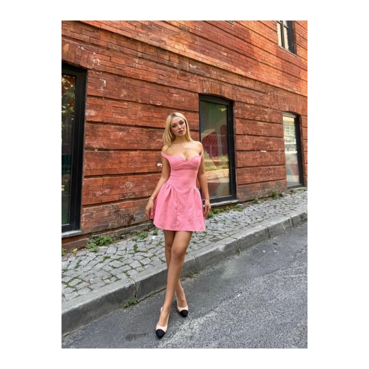 Kadın Lastikli Omzu Açık Göğüs Detaylı Fermuarlı Mini Boy Pudra Elbise