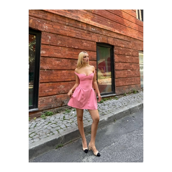 Kadın Lastikli Omzu Açık Göğüs Detaylı Fermuarlı Mini Boy Pudra Elbise
