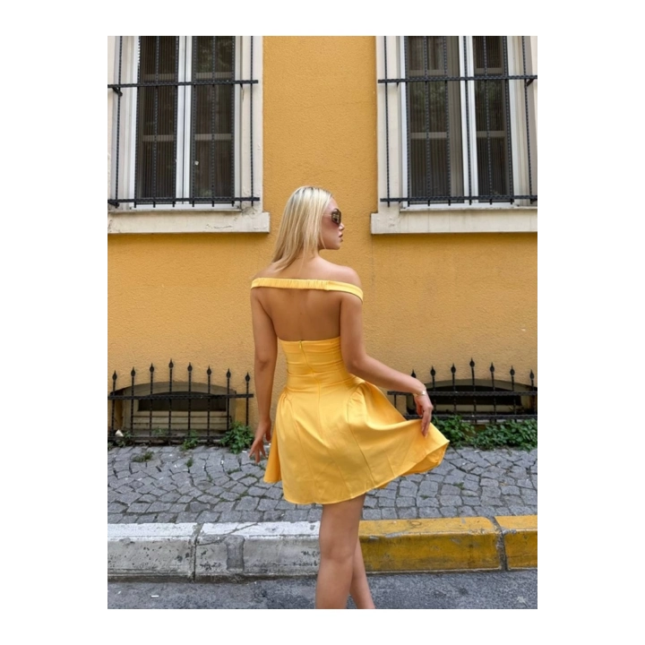 Kadın Lastikli Omzu Açık Göğüs Detaylı Fermuarlı Mini Boy Sarı Elbise