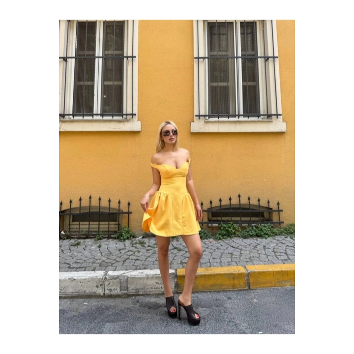 Kadın Lastikli Omzu Açık Göğüs Detaylı Fermuarlı Mini Boy Sarı Elbise