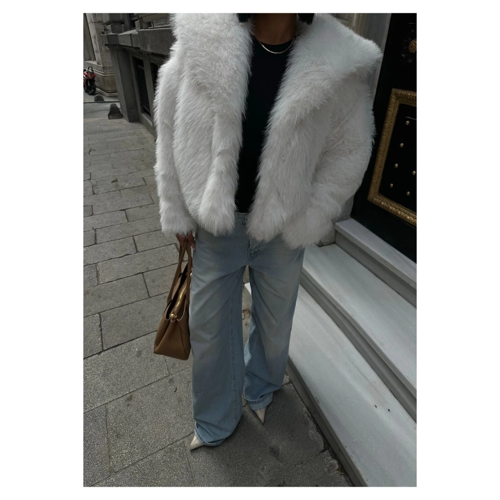 Kadın Yakalı Astarlı Beyaz Premium Kürk Ceket