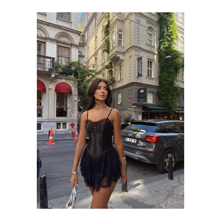 Kadın Premium Dantel Detaylı Askılı Biyeli Şortlu Siyah Mini Boy Elbise