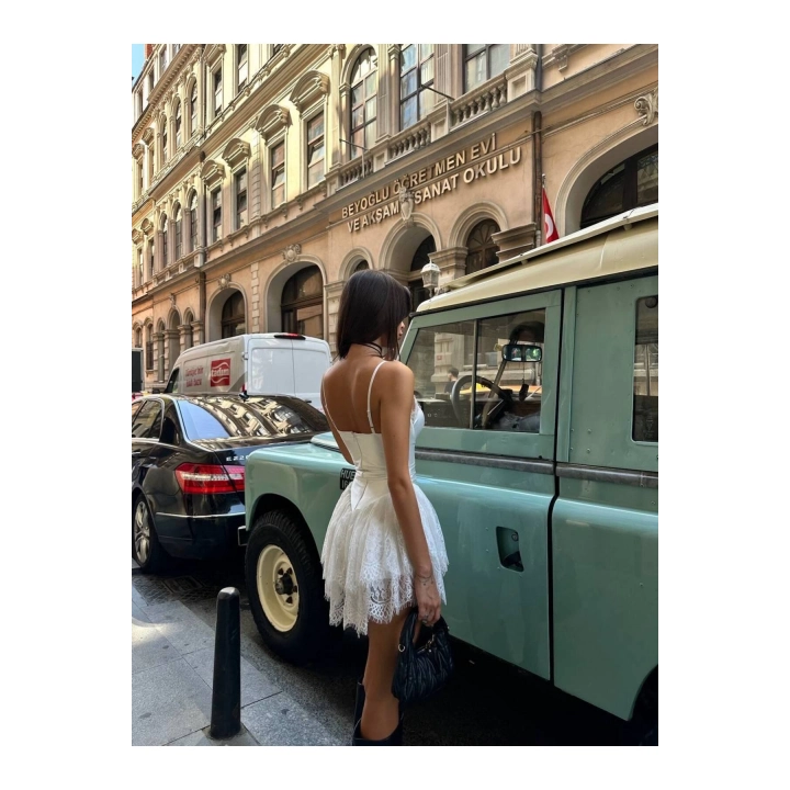Kadın Premium Dantel Detaylı Askılı Biyeli Şortlu Beyaz Mini Boy Elbise