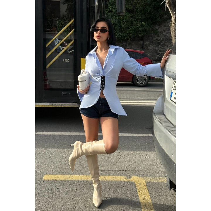 Kanca Kapamalı Sırt Bağlama Detaylı Bebe Mavisi Tasarım Gömlek