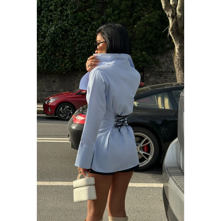 Kanca Kapamalı Sırt Bağlama Detaylı Bebe Mavisi Tasarım Gömlek