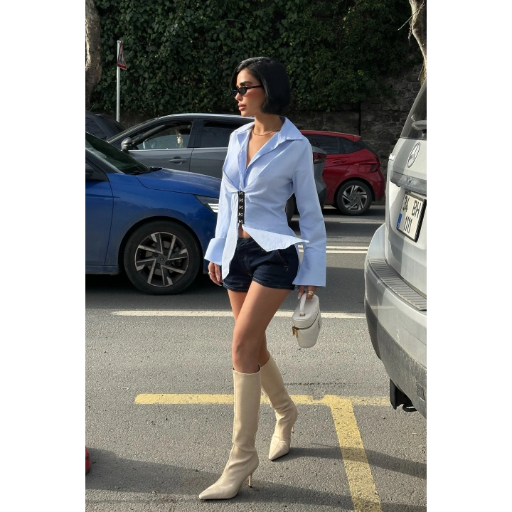 Kanca Kapamalı Sırt Bağlama Detaylı Bebe Mavisi Tasarım Gömlek