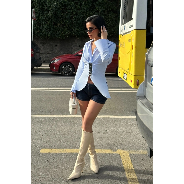 Kanca Kapamalı Sırt Bağlama Detaylı Bebe Mavisi Tasarım Gömlek