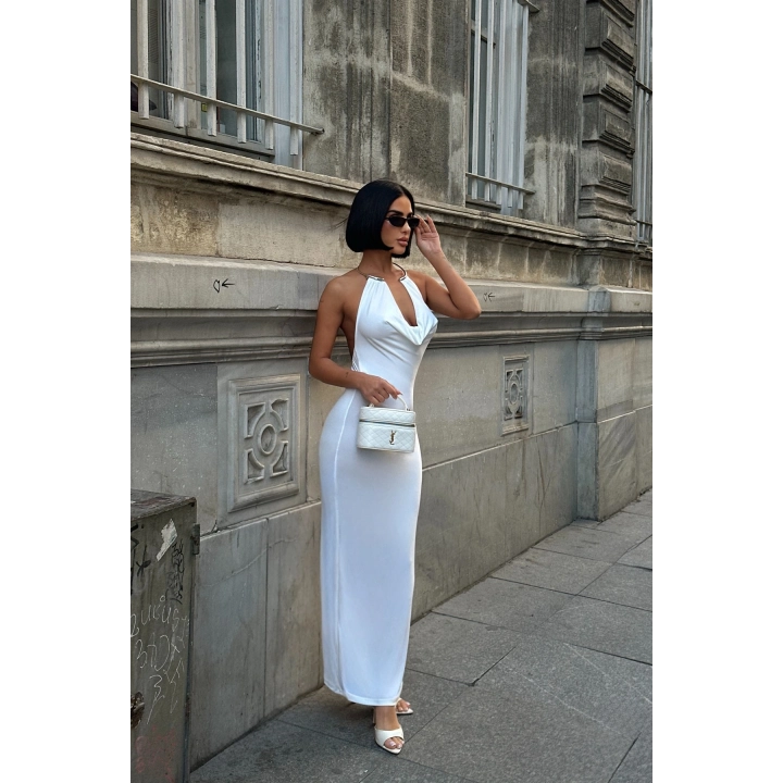 Aksesuarlı Dekolte Detaylı Astarlı Maxi Boy Beyaz Elbise