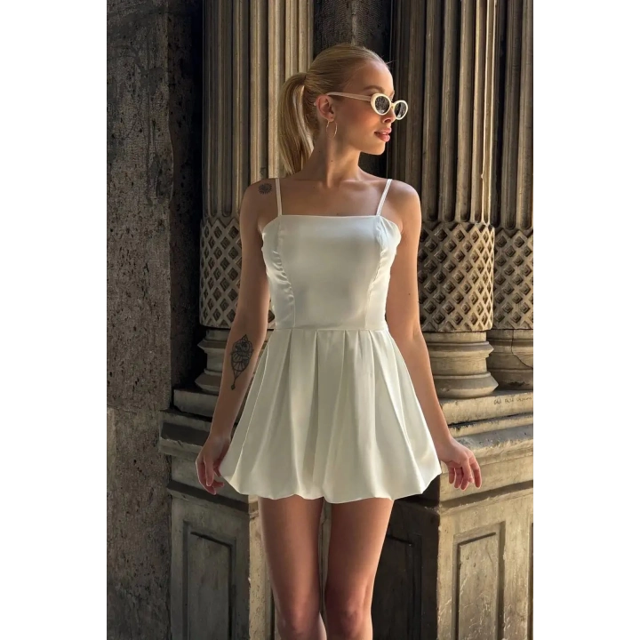 Askılı Şortlu Balon Etekli Beyaz Elbise