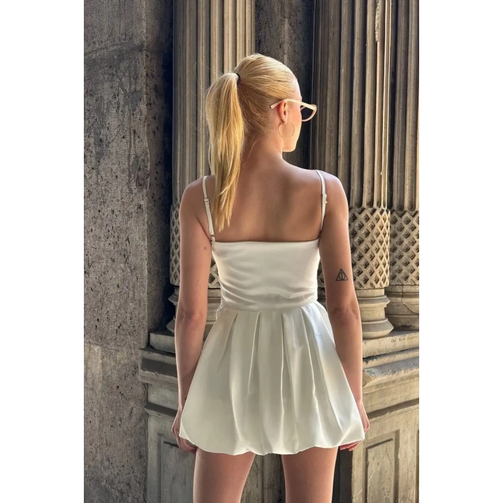 Askılı Şortlu Balon Etekli Beyaz Elbise