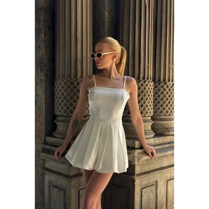 Askılı Şortlu Balon Etekli Beyaz Elbise